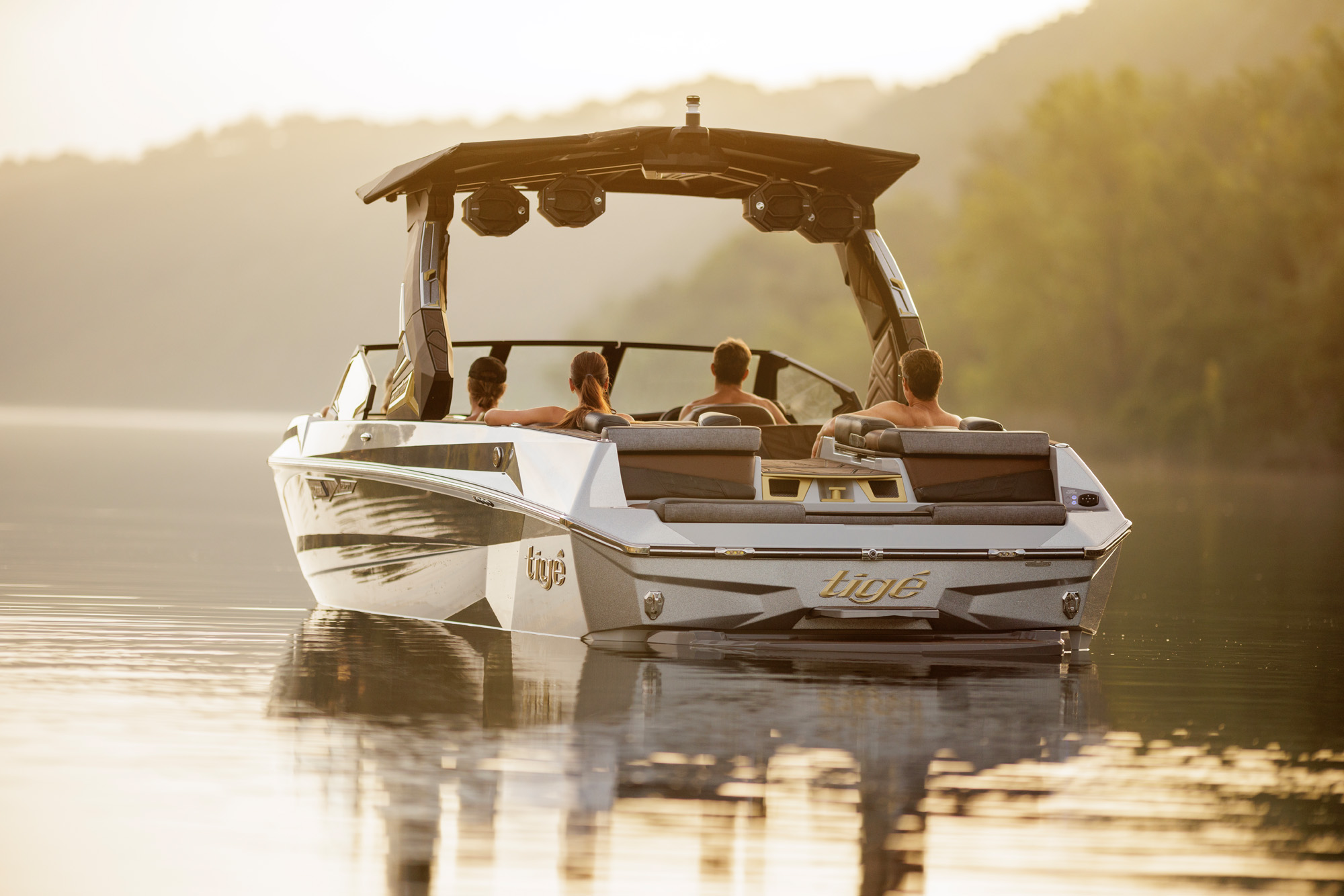 Tigé Luxury Wake Boat